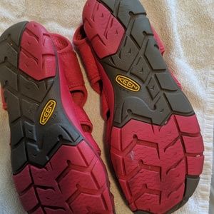 Pink Keen Sandles